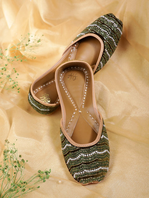 A pair of green mojaris