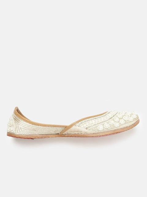 Women Off-White Beaded Mojaris