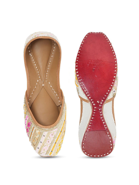 Multicoloured mojaris