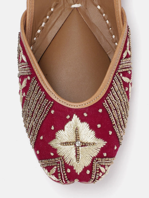 Embellished Ethnic magenta mojaris