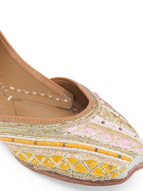 Multicoloured mojaris